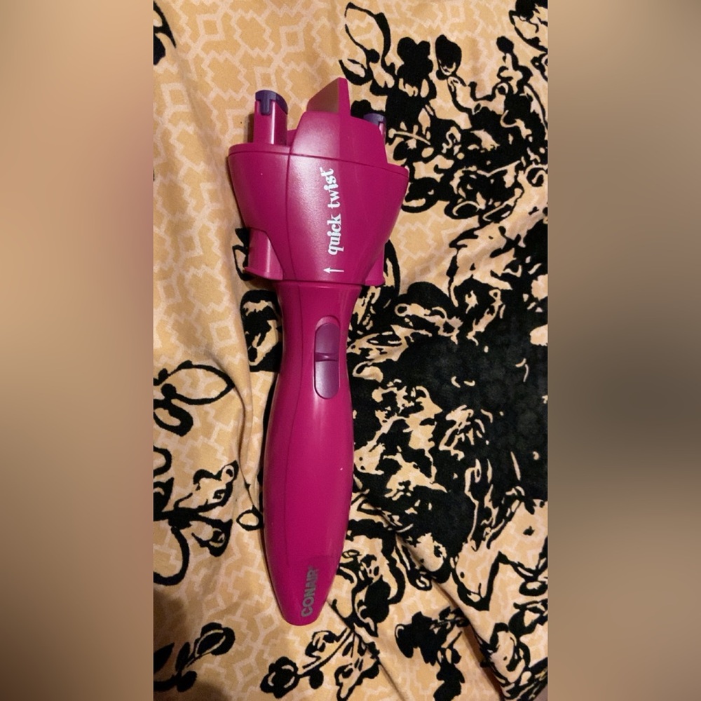 Hair twister little girls still works and is in good condition